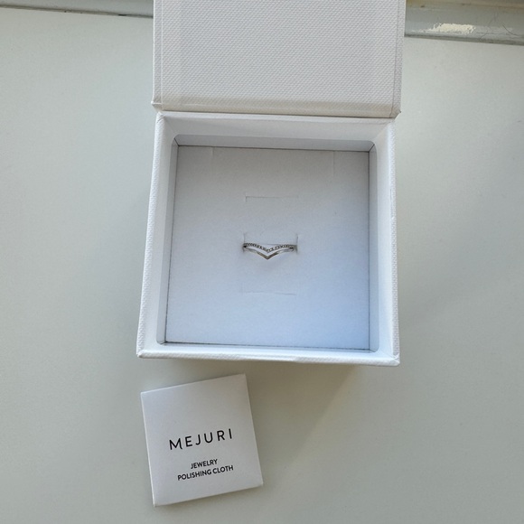 Mejuri wishbone ring set - white gold and diamonds - Picture 9 of 9